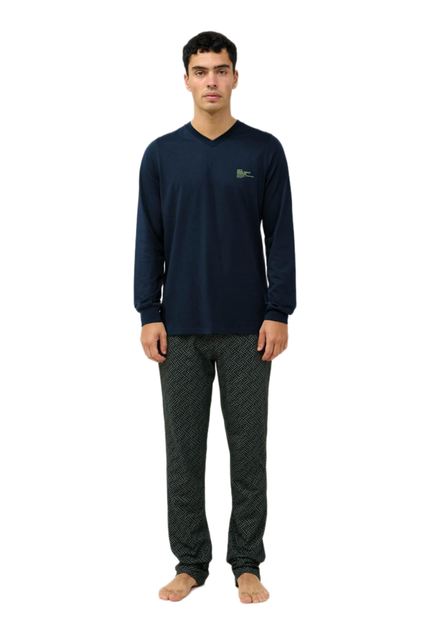 Vamp ανδρική χειμερινή πυζάμα με γεωμετρικό σχέδιο και λαιμόκοψη V 23651 Vamp ανδρική χειμερινή πυζάμα με γεωμετρικό σχέδιο και λαιμόκοψη V 23651