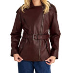 Attrattivo γυναικείο μπουφάν δερματίνη με ζώνη 9921734