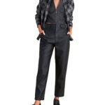 Attrattivo γυναικείο παντελόνι δερματίνης με αγκράφες 9921530