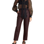 Attrattivo γυναικείο παντελόνι δερματίνης με αγκράφες 9921530