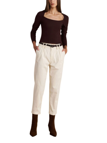 Attrattivo γυναικείο παντελόνι chino με ζώνη 9913003G