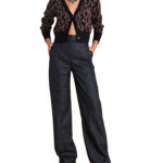 Attrattivo γυναικείο παντελόνι δερματίνης με ζώνη 9921529