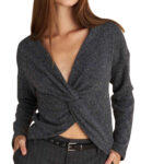 Attrattivo γυναικείο λούρεξ τοπ με κόμπο 92308293